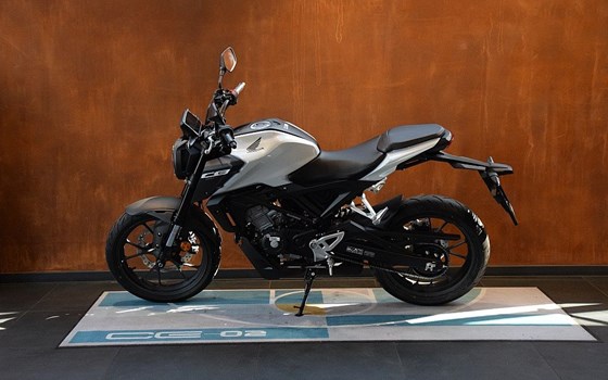 Neufahrzeug Honda CB125R - Bild 4 Neufahrzeug Honda CB125R - Bild 4