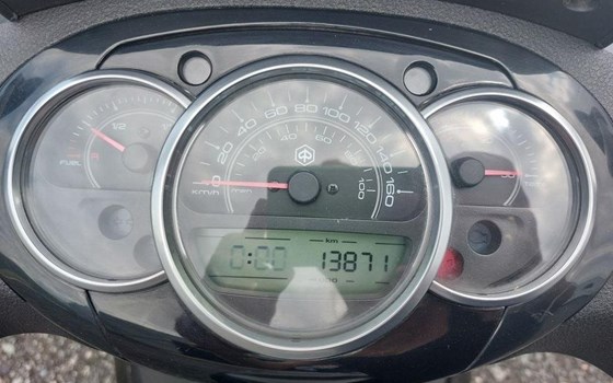 Gebrauchtmotorrad Piaggio Beverly 125 i.e. - Bild 2