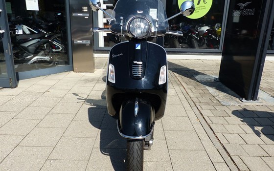Gebrauchtmotorrad Vespa GTS 300 - Bild 2