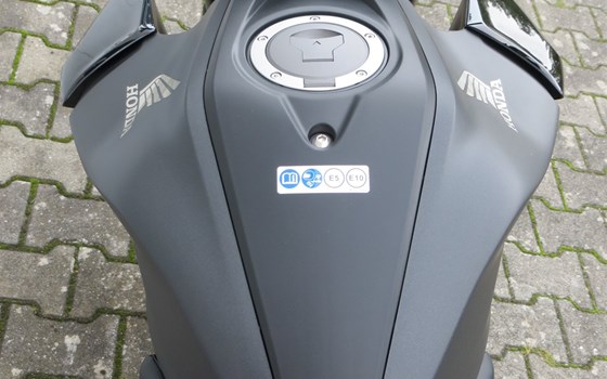 Neufahrzeug Honda CB125R - Bild 3