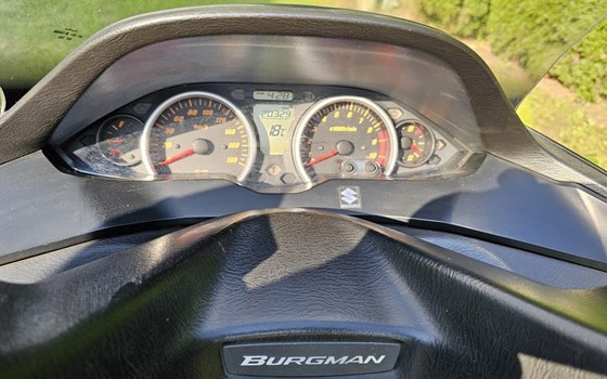 Gebrauchtmotorrad Suzuki Burgman 400 - Bild 4 Gebrauchtmotorrad Suzuki Burgman 400 - Bild 4
