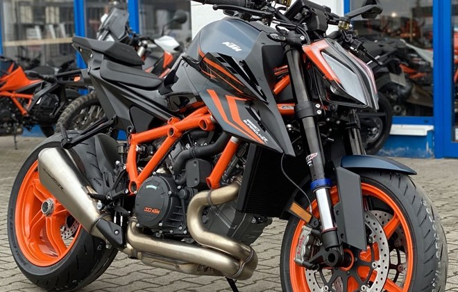 KTM 1290 Super Duke R EVO