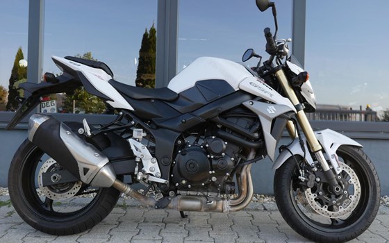 Gebrauchtmotorrad Suzuki GSR 750 - Bild 1