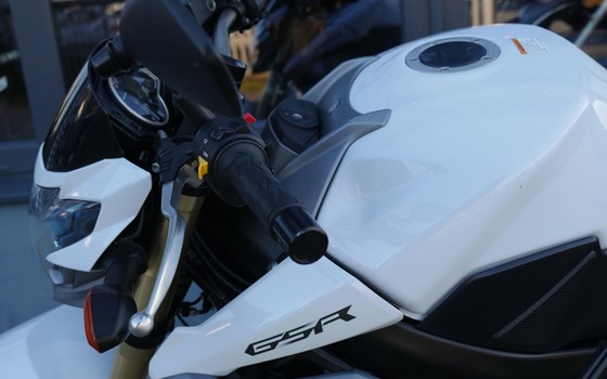 Gebrauchtmotorrad Suzuki GSR 750 - Bild 10