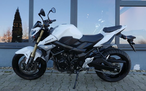 Gebrauchtmotorrad Suzuki GSR 750 - Bild 2