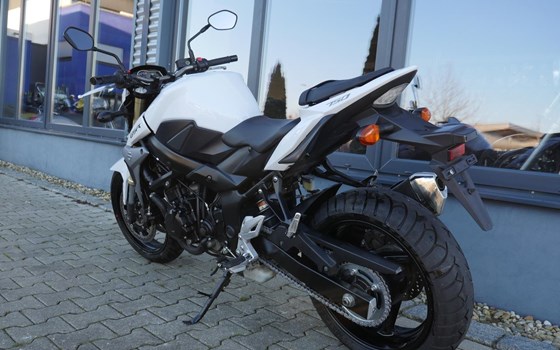 Gebrauchtmotorrad Suzuki GSR 750 - Bild 6