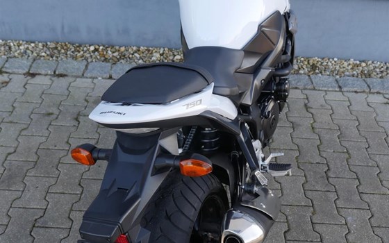 Gebrauchtmotorrad Suzuki GSR 750 - Bild 8