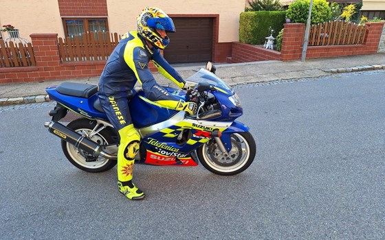 Gebrauchtmotorrad Suzuki GSX-R 600 - Bild 2 Gebrauchtmotorrad Suzuki GSX-R 600 - Bild 2