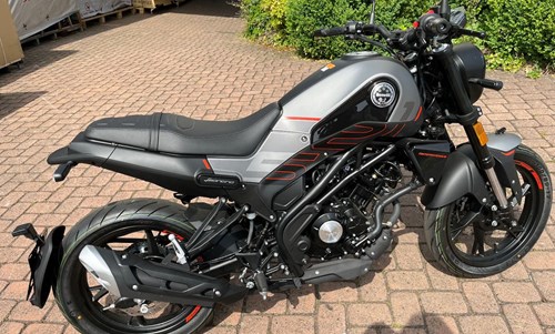 Benelli Leoncino 125