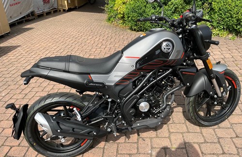 Neumotorrad Benelli Leoncino 125