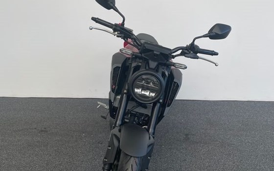 Neufahrzeug Honda CB125R - Bild 4 Neufahrzeug Honda CB125R - Bild 4