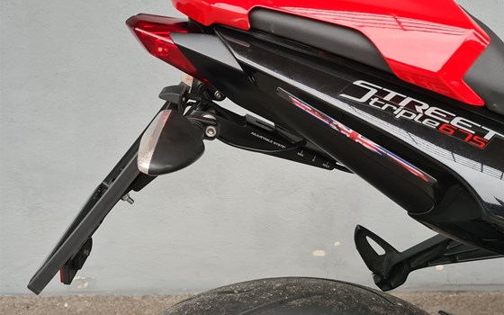 Gebrauchtmotorrad Triumph Street Triple - Bild 11 Gebrauchtmotorrad Triumph Street Triple - Bild 11