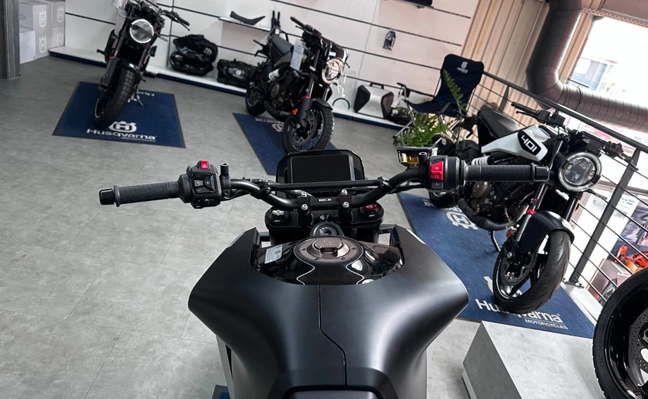Angebot Husqvarna Svartpilen 801 Bild 12: Angebot Husqvarna Svartpilen 801