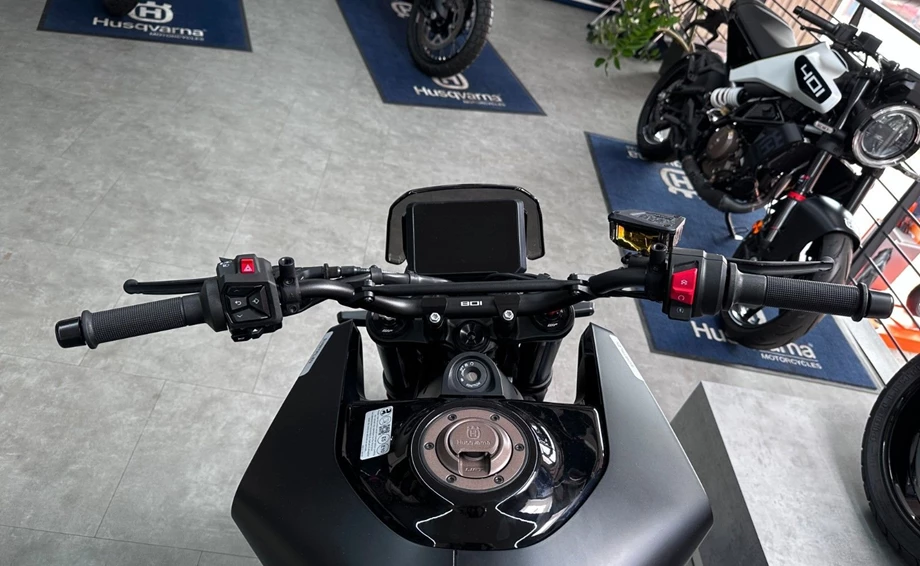 Angebot Husqvarna Svartpilen 801 Bild 13: Angebot Husqvarna Svartpilen 801