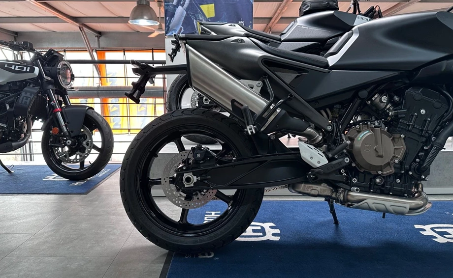 Angebot Husqvarna Svartpilen 801 Bild 9: Angebot Husqvarna Svartpilen 801