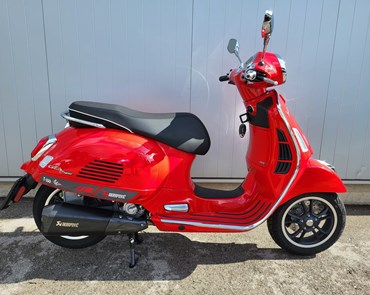 Vespa GTS 300 hpe Super Sport