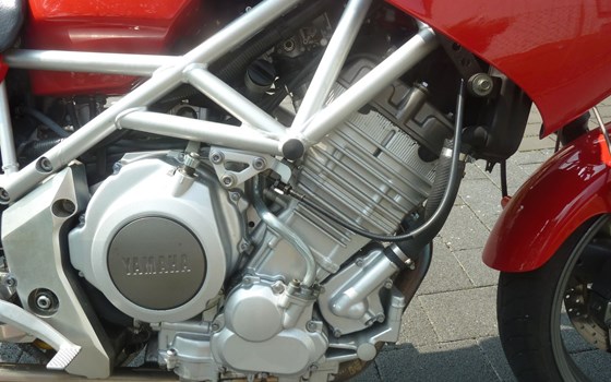 Gebrauchtmotorrad Yamaha TRX 850 - Bild 3