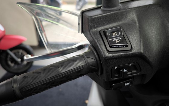 Gebrauchtmotorrad Kymco Agility 300i ABS - Bild 7