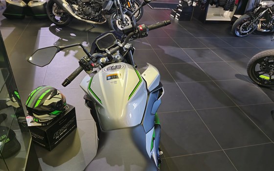 Gebrauchtmotorrad Kawasaki Z7 Hybrid - Bild 2