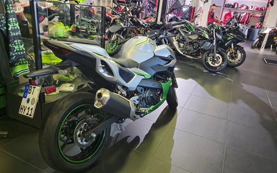Gebrauchtmotorrad Kawasaki Z7 Hybrid - Bild 3