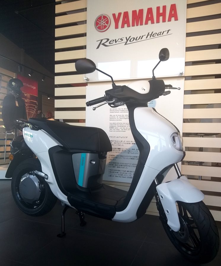 Yamaha NEO's Dual Battery 