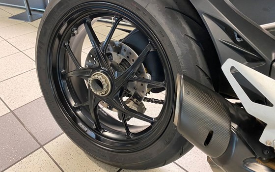 Gebrauchtmotorrad Ducati Streetfighter V2 - Bild 3