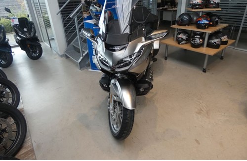 Neumotorrad Honda GL 1800 Goldwing Tour DCT