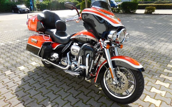 Gebrauchtmotorrad Harley-Davidson CVO FLHTCUSE Ultra Classic Electra Glide - Bild 1