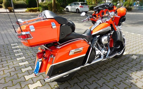 Gebrauchtmotorrad Harley-Davidson CVO FLHTCUSE Ultra Classic Electra Glide - Bild 11