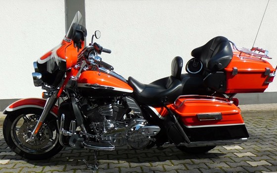Gebrauchtmotorrad Harley-Davidson CVO FLHTCUSE Ultra Classic Electra Glide - Bild 3