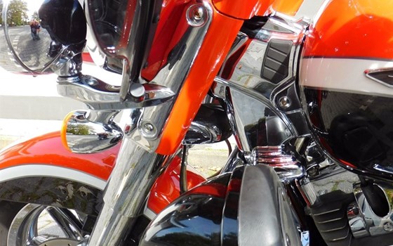 Gebrauchtmotorrad Harley-Davidson CVO FLHTCUSE Ultra Classic Electra Glide - Bild 5