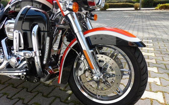 Gebrauchtmotorrad Harley-Davidson CVO FLHTCUSE Ultra Classic Electra Glide - Bild 8