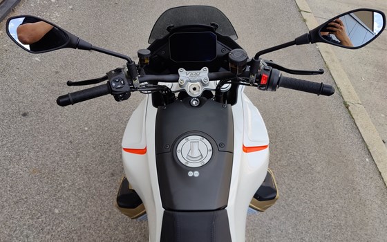 Neufahrzeug Moto Guzzi V100 Mandello - Bild 6 Neufahrzeug Moto Guzzi V100 Mandello - Bild 6