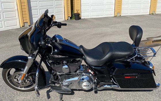 Gebrauchtmotorrad Harley-Davidson Street Glide FLHX - Bild 4