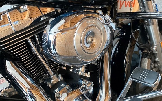 Gebrauchtmotorrad Harley-Davidson Street Glide FLHX - Bild 6