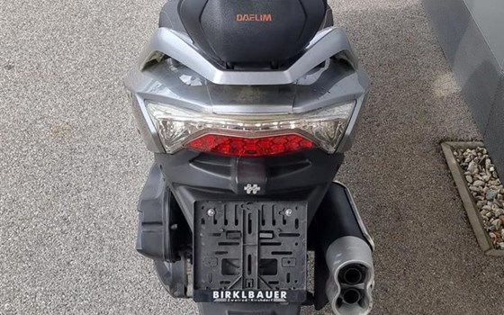 Gebrauchtmotorrad Daelim S3 125 - Bild 8 Gebrauchtmotorrad Daelim S3 125 - Bild 8