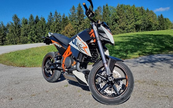 Gebrauchtmotorrad KTM 690 Duke R - Bild 4 Gebrauchtmotorrad KTM 690 Duke R - Bild 4