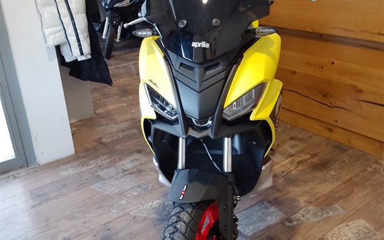 Gebrauchtmotorrad Aprilia SR GT 125 - Bild 1 Gebrauchtmotorrad Aprilia SR GT 125 - Bild 1
