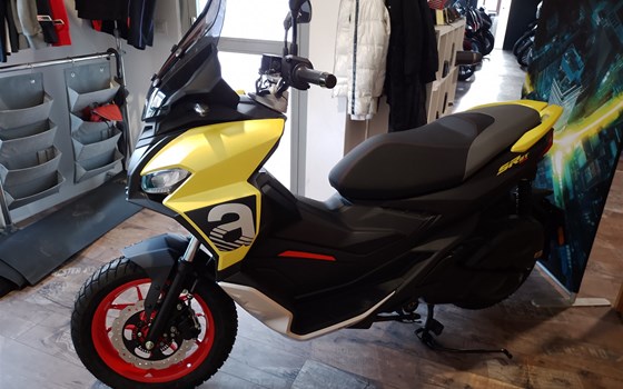 Gebrauchtmotorrad Aprilia SR GT 125 - Bild 2 Gebrauchtmotorrad Aprilia SR GT 125 - Bild 2