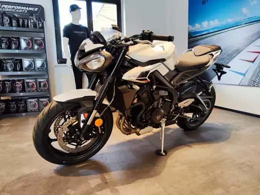 Triumph Street Triple 765 R<br />Pure White, AKTIONSPREIS, SOFORT VERFÜGBAR!!!