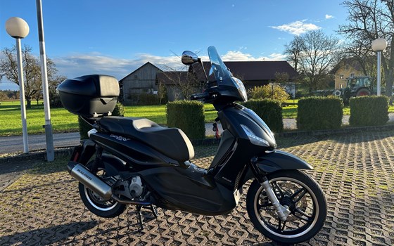 Gebrauchtmotorrad Piaggio Beverly 350ie Sport Touring - Bild 2 Gebrauchtmotorrad Piaggio Beverly 350ie Sport Touring - Bild 2