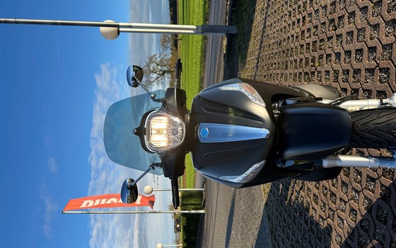 Gebrauchtmotorrad Piaggio Beverly 350ie Sport Touring - Bild 3 Gebrauchtmotorrad Piaggio Beverly 350ie Sport Touring - Bild 3