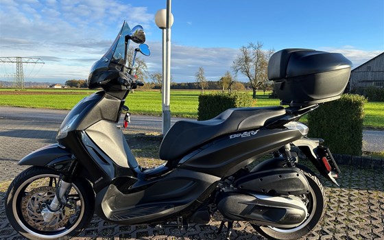 Gebrauchtmotorrad Piaggio Beverly 350ie Sport Touring - Bild 1 Gebrauchtmotorrad Piaggio Beverly 350ie Sport Touring - Bild 1