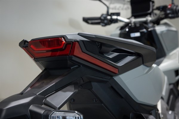 Honda X-ADV (Matt deep mud grey) - Bild 5