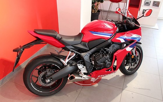 Neufahrzeug Honda CBR650R E-Clutch - Bild 3
