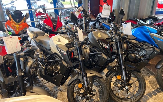 Gebrauchtmotorrad Honda CB125R - Bild 1