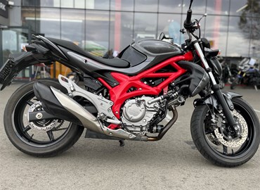 Gebrauchtmotorrad Suzuki SFV 650 Gladius