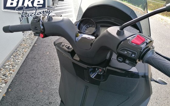 Neufahrzeug Piaggio MP3 300 HPE - Bild 2 Neufahrzeug Piaggio MP3 300 HPE - Bild 2