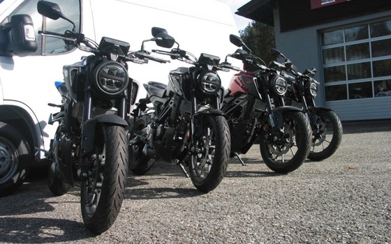 Neufahrzeug Honda CB125R - Bild 1