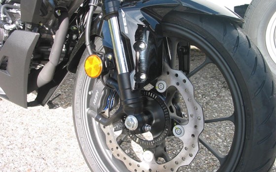 Neufahrzeug Honda CB125R - Bild 7